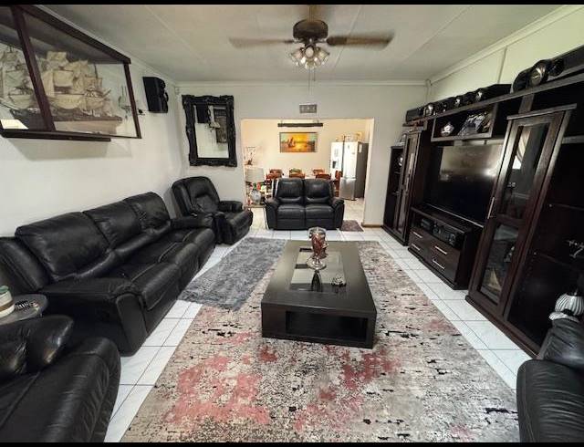 4 BEDROOM HOUSE FOR SALE IN ESTHER PARK